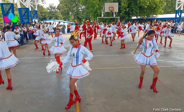 Estudiantes, maestros y bandas rítmicas celebrando el 164 aniversario de la Batalla de San Jacinto y los 199 años de la firma del acta de la independencia de Centroamérica / Foto: Canal 4