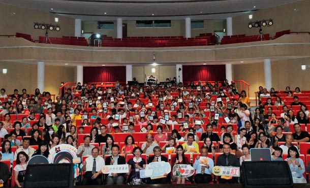 La Exposición tiene como objetivo promover el intercambio intercultural entre las generaciones más Jóvenes, donde Niños de todo el Mundo, en edades de 6 a 15 años, participan para demostrar su Talento Artístico. / Foto: MINREX