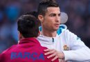 Leo Messi de espalda y Cristiano Ronaldo saludándose. / Foto: Twitter - @ChampionsLeague