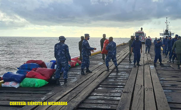 Foto Ejército de Nicaragua // Se realizó el desembarco de 2 toneladas de ayuda humanitaria