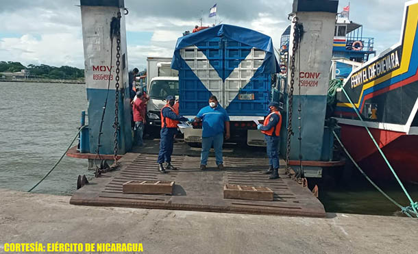 Foto Ejército de Nicaragua // En la Isla de Ometepe, se atendieron 100 ferris de transporte de carga