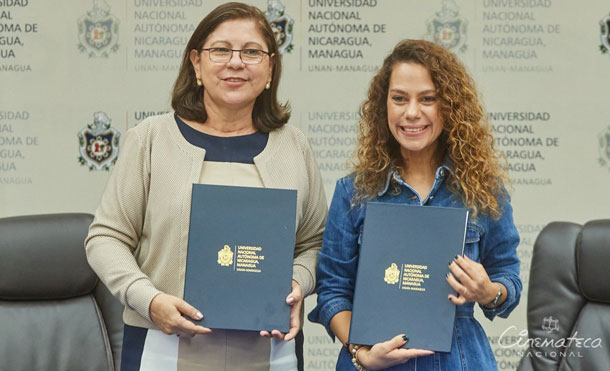 Foto Cortesía: El nexo bilateral fue firmado en el Auditorio Fernando Gordillo de la UNAN-Managua, contando con la presencia de Autoridades de la UNAN, Invitados Especiales y Directivos de la Cinemateca Nacional.