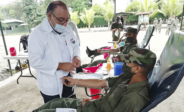 Foto Ejército de Nicaragua // Participaron 86 efectivos militares, recolectándose 43 litros de sangre