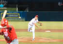 Juan Bermúdez de los indios del Bóer pichando en el Estadio Nacional de Managua