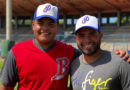 Janior Montes y su hijo en un entrenamiento con los Indios del Bóer en Managua.