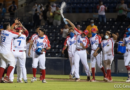 Jugadores de los Indios del Bóer celebrando su triunfo ante los Dantos, en el inicio del Pomares 2021, en el Estadio Nacional de Managua.