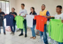 Jóvenes del Movimiento Deportivo Alexis Argüello durante la entrega de uniformes deportivos