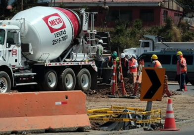 Maquinaria de empresas Meco, que se encargó, entre otras obras, del paso a desnivel en la rotonda de Garantías Sociales.