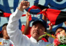 Presidente de Nicaragua, Comandante Daniel Ortega con el puño en alto