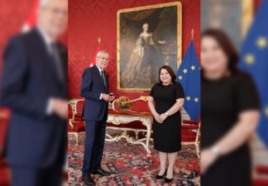 Embajadora de Nicaragua, Sabra Murillo Centeno junto al Presidente Federal de la república de Austria, Alexander Vander Bellen