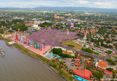 Cientos de miles de nicaragüenses congregados en la Plaza La Fe de Managua, celebrando un aniversario más del Triunfo de la Revolución Popular Sandinista