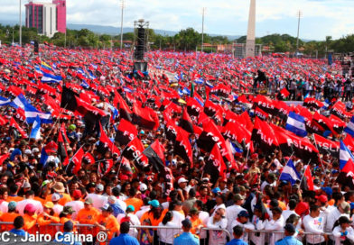 Cientos de miles de nicaragüenses congregados en la Plaza La Fe de Managua, celebrando un aniversario más del Triunfo de la Revolución Popular Sandinista