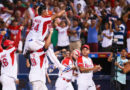 Javier Robles celebrando junto al Bóer un victoria de la LBPN.