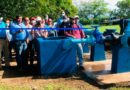 Autoridades de ENACAL junto a familias de Tonalá, Puerto Morazán en Chinandega, inaugurando el pozo de agua potable.