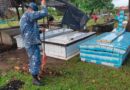 Efectivos de la Fuerza Naval del Ejército de Nicaragua en jornada de limpieza del cementerio comunal de Sandy Bay Sirpi.