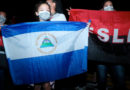 Familias nicaragüenses durante la celebración de la victoria del pueblo este pasado domingo en la Plaza de las Victorias