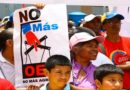 Manifestantes chavistas celebrando la salida digna y soberana de Venezuela de la OEA, órgano injerencista.