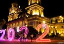 Antigua catedral de Managua junto a un adorno luminoso 2022