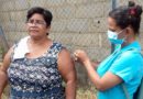 Brigadista del Ministerio de Salud aplica vacuna a pobladora de Tipitapa