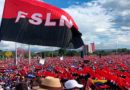 Bandera del FSLN en la plaza de la Fe en celebración del 19 de julio