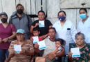 Familia de Ticuantepe muestran su tarjeta de vacunación