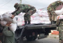 Ejército de Nicaragua en el proceso de descargue de paquetes alimenticios para familia en emergencia social en Río San Juan