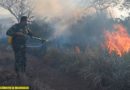 Miembros del Ejército de Nicaragua durante la extinción del incendio en Hato Grande, Chontales