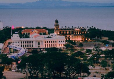 Vista aérea del edificio del Palacio Nacional de Nicaragua, ubicado sobre la Avenida Bolívar de la capital Managua