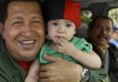 Fotografía del Comandante Hugo Chávez junto al Comandante Daniel Ortega