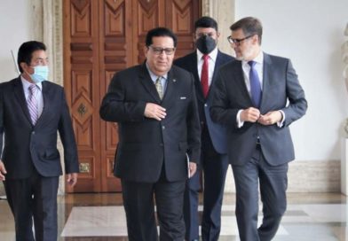 Embajador de Nicaragua en Venezuela Compañero Orlando Gómez Zamora junto a Félix Plasencia, Ministro de Relaciones Exteriores de la República Bolivariana de Venezuela