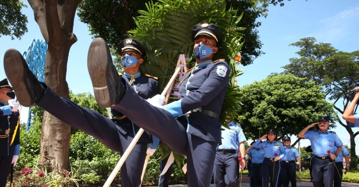 Poderes del Estado e instituciones rinden homenaje al padre de la Revolución