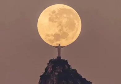 fotografía, fotógrafo, brasileño, Luna, perfecta, épica, Cristo, Redentor, sobre, captura, capturó, imagen, captar, intentó, durante, 3, años, esperó, fallidos, sosteniendo,