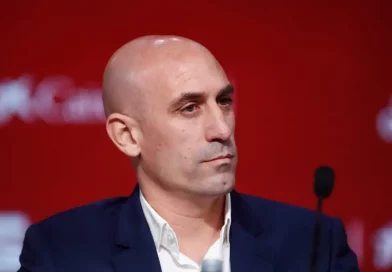 Luis Rubiales, presidente, real federación, española, besar, jugadora, fútbol, Jenni Hermoso, beso sin consentimiento, escándalo, repudio, demanda, renuncia, desencadenado ola,