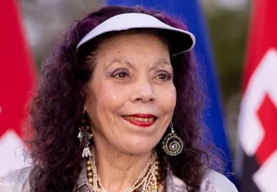 rosario murillo, vicepresidenta de nicaeragua, fuerza naval, ejercito de nicaragua, 43 aniversario,