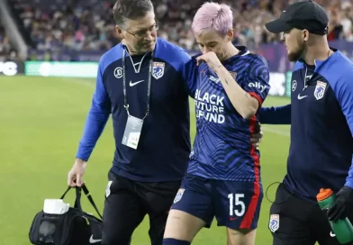 futbolista, estadounidense, Megan Rapinoe, partido de despedida, lesiona, tras sufrir, declaraciones, polémica, genera, redes, usuarios, divididos, es la prueba de que no hay Dios, fútbol femenino,