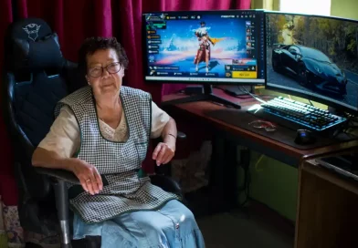 abuela, abuelita, Mami Nena, Free Fire, sufría depresión, convirtió, inspiración, videojuego, sensación, gamer, superó depresión, computadoras, pantallas, escritorio,