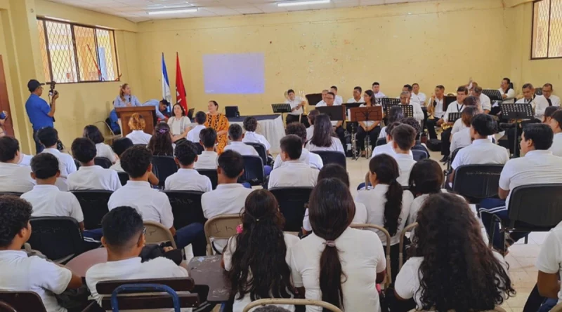 nicaragua, colegio rigoberto lopez perez, homenaje,