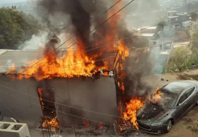 tijuana, mexico, tesla, incendio, conectan, poste de energia, conexion ilegal, provoca incendio, recargar, vehiculo electrico,