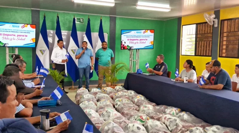 nicaragua, gobierno sandinista, deporte, escuelas, entrega de material, deportivo