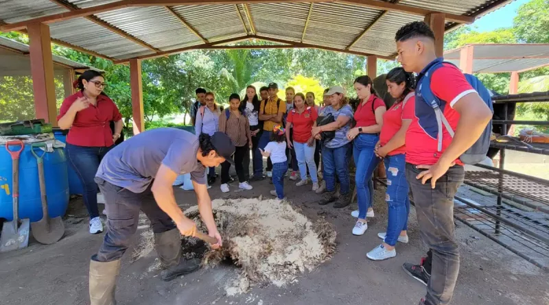 inta, estudiantes, universidad en el campo, abono organico, lombricultura,