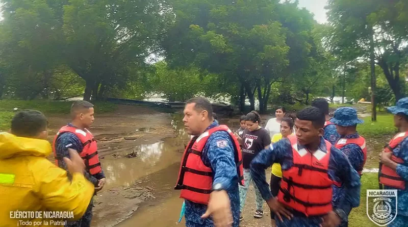 ejercito de nicaragua, evacuados, lluvias, la paz centro, nicaragua,