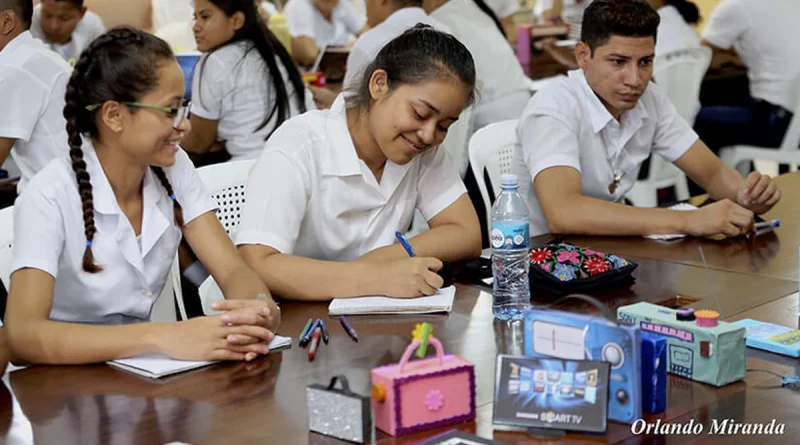 nicaragua, escuelas normales, especialidades, docentes,