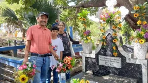 heroes y martires, matagalpa, cementerios, dia de los difuntos, frente sandinista, familiares,