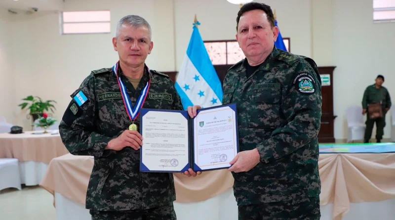 ejercito de nicaragua, general julio césar avilés castillo, fuerzas armadas de honduras, medalla conmemorativa,