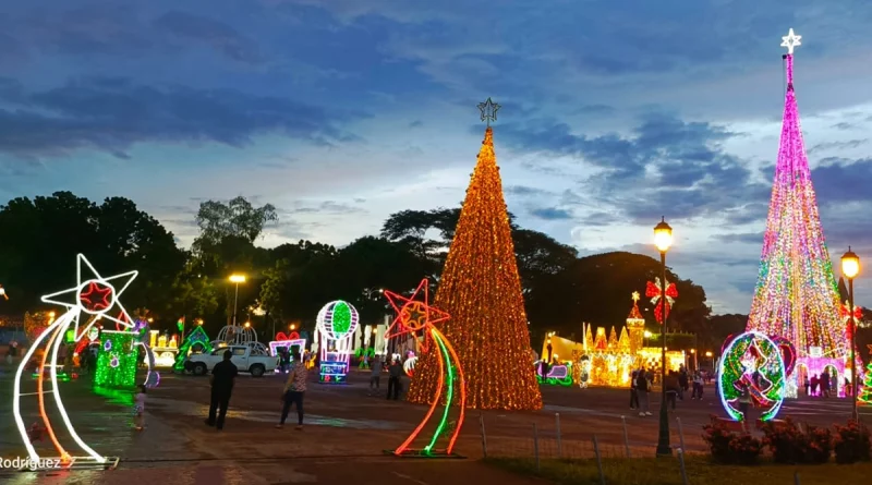 managua, nicaragua, avenida bolivar, navidad, plaza de la revolucion, magia, ilumina,