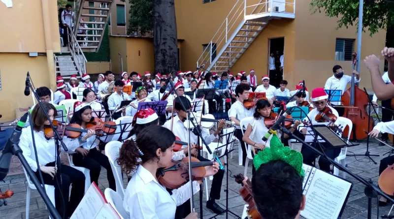 mined, musica navideña, parque luis alfonso velasquez flores, coro infantil