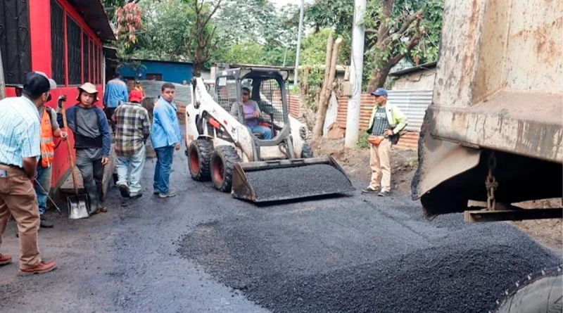 vicealcalde de managua, enrique armas, calles para el pueblo, mejoramiento vial, supervisan, avances, barrio marvin marin,