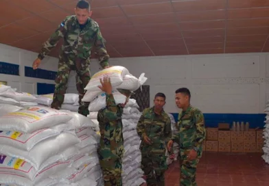 Ejército de Nicaragua , merienda escolar, descarga de paquetes., chontales, Nicaragua,