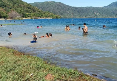 laguna de xiloa, turismo nicaraguense, managua, destino, familias,