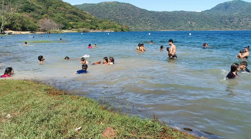 laguna de xiloa, turismo nicaraguense, managua, destino, familias,